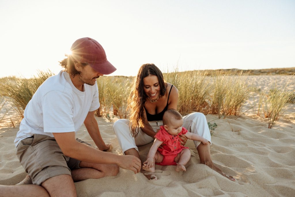 portrait de famille à soustons plage pendant une séance photo famille