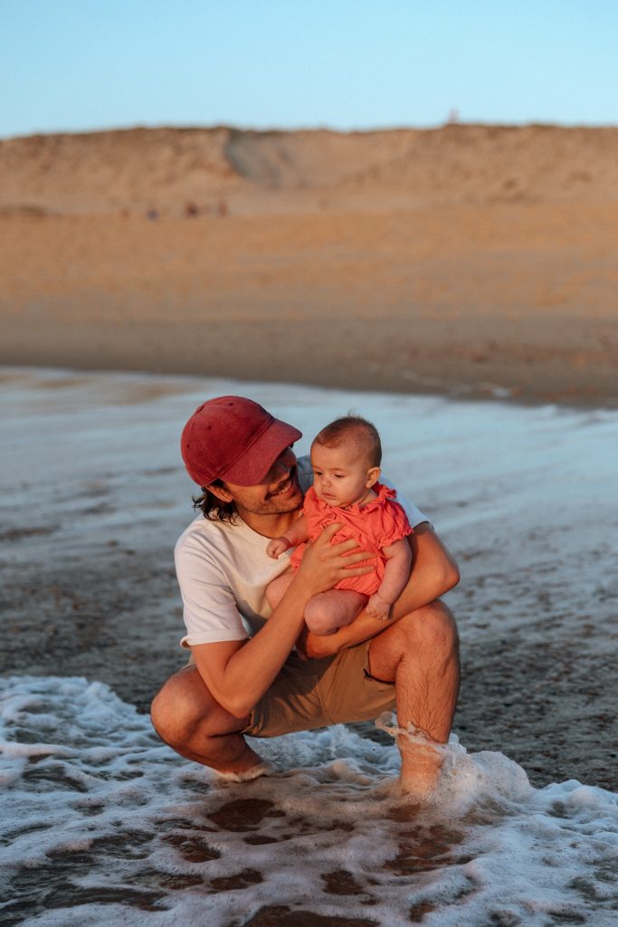 premiers pieds dans l'eau pour bébé à soustons plage