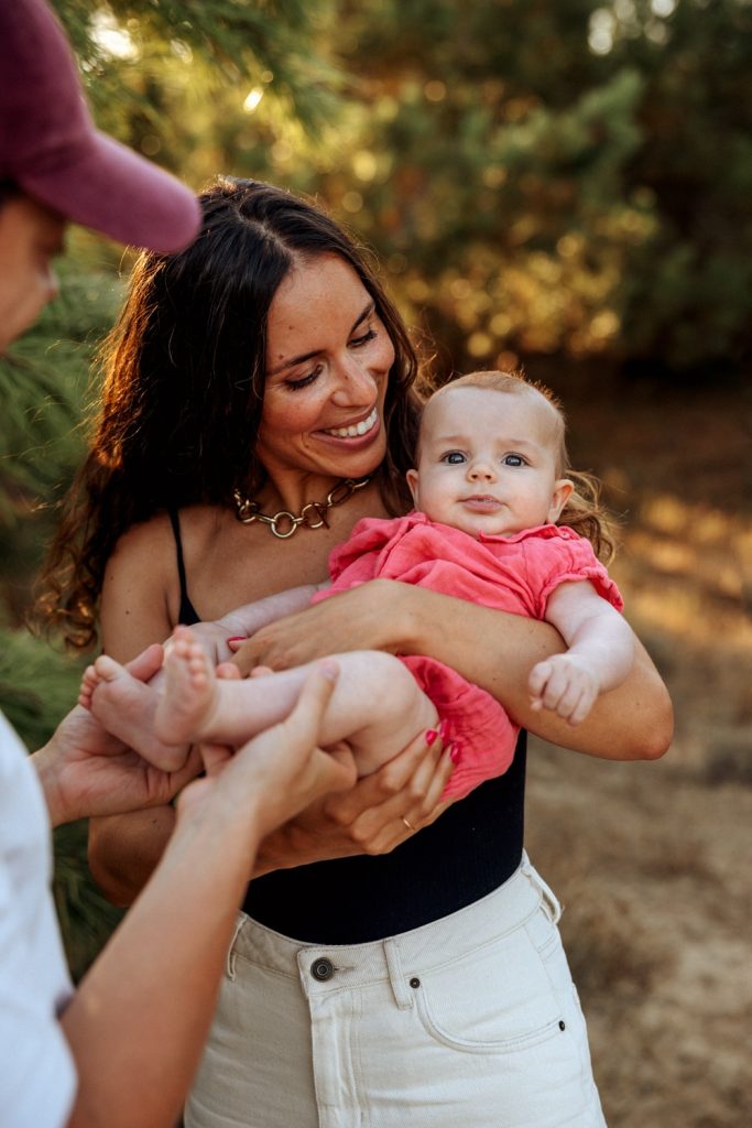 portrait de bébé à soustons plage au coucher de soleil