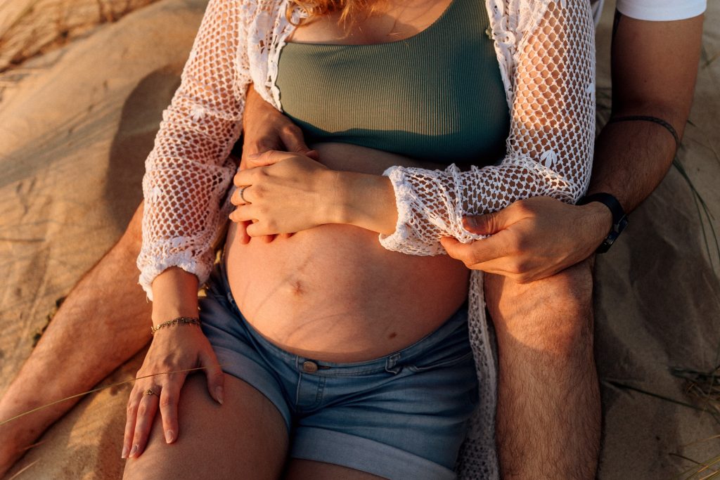 séance photo grossesse par Eva Lagardère