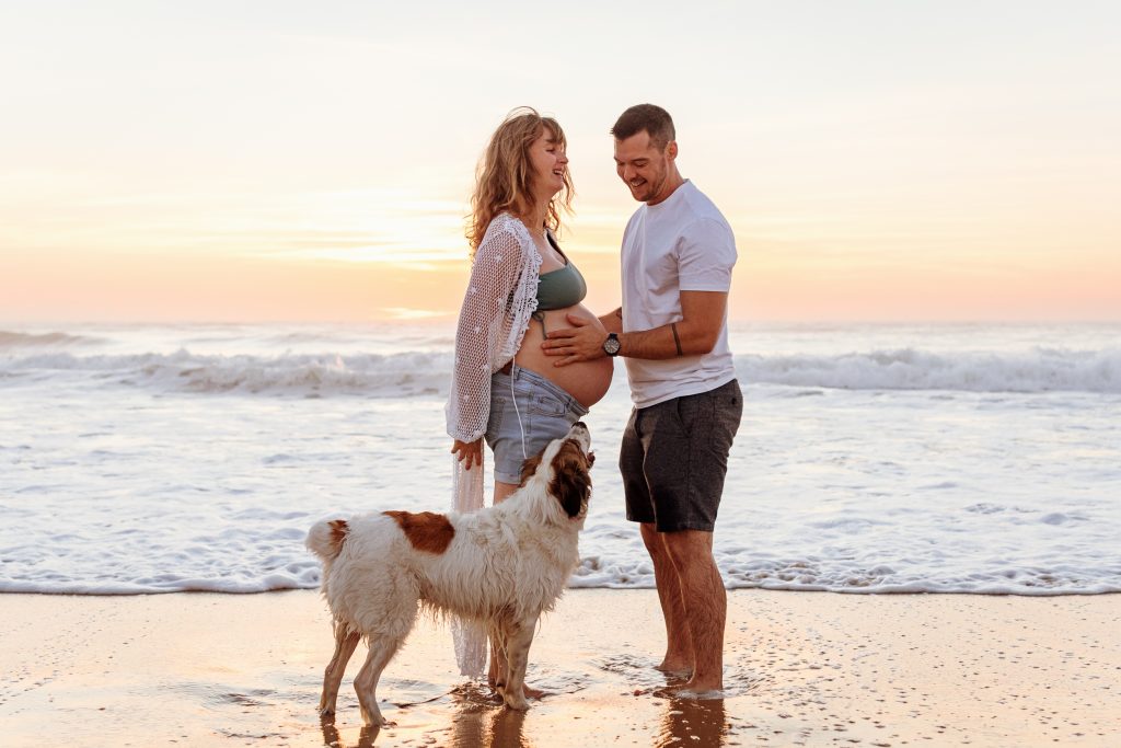 séance photo grossesse avec votre chien par Eva Lagardère