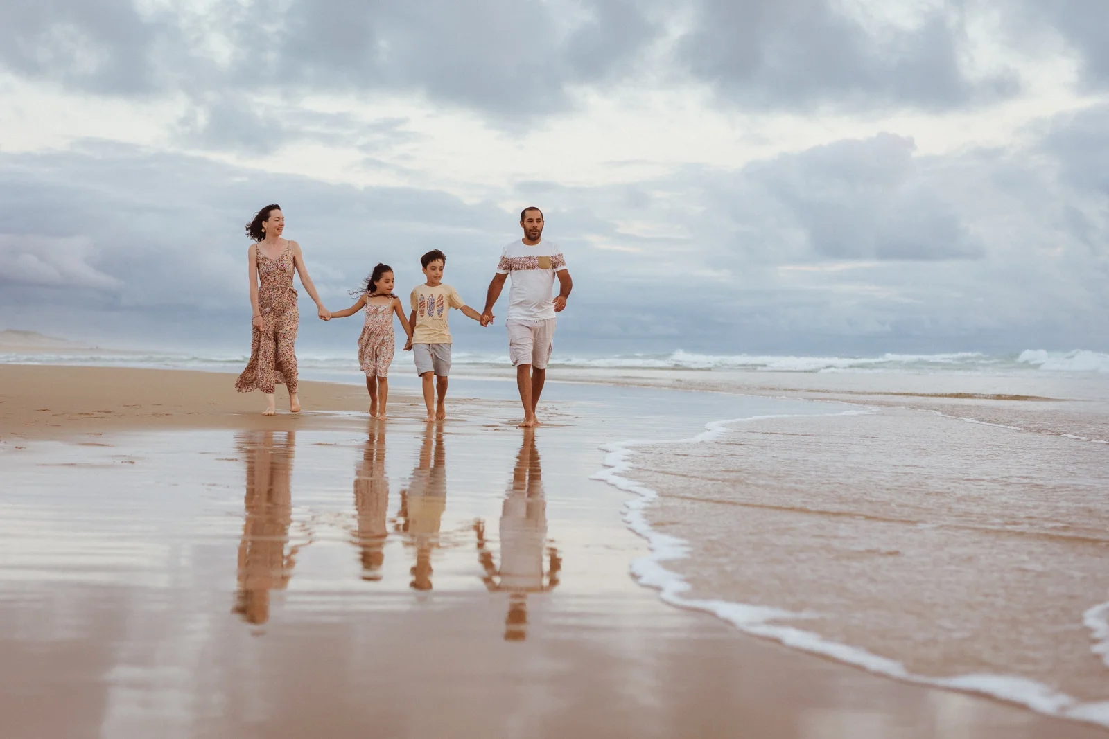 Une séance photo à la plage par temps gris ? 5 idées reçues qui vont vous surprendre !