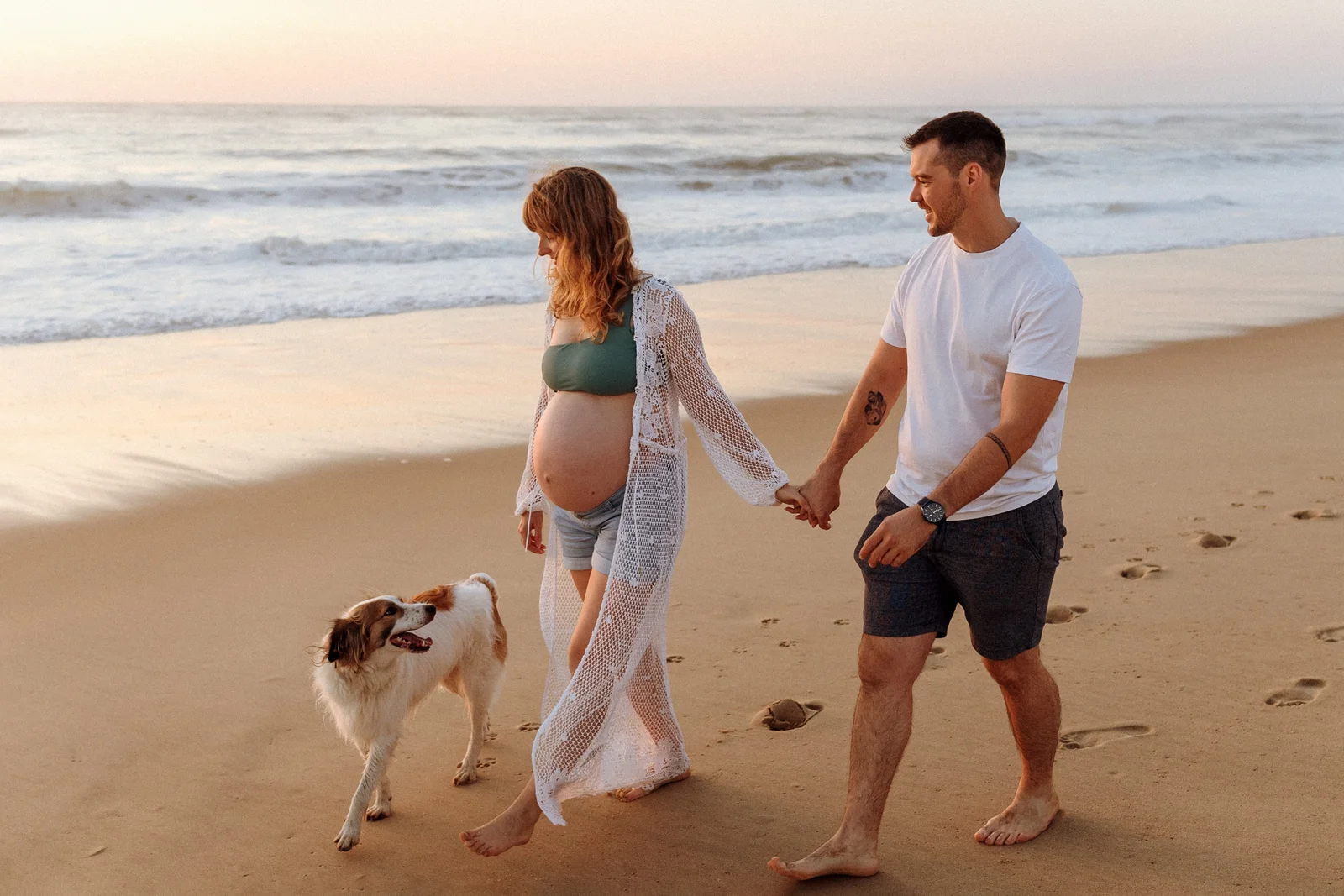 Séance photo grossesse : et si votre chien était de la partie ?