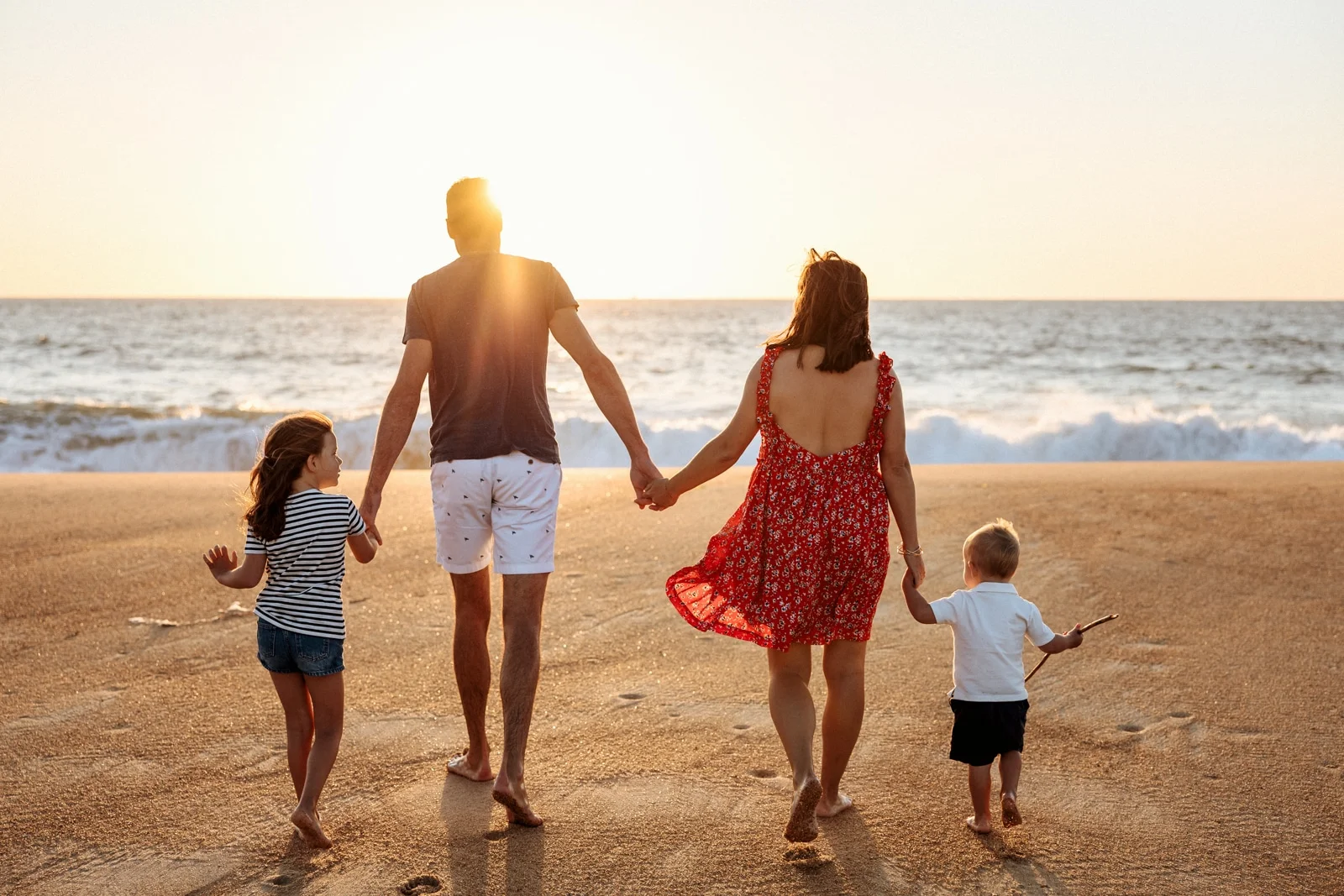 Séance photo famille sur la plage : comment ça se passe vraiment ?