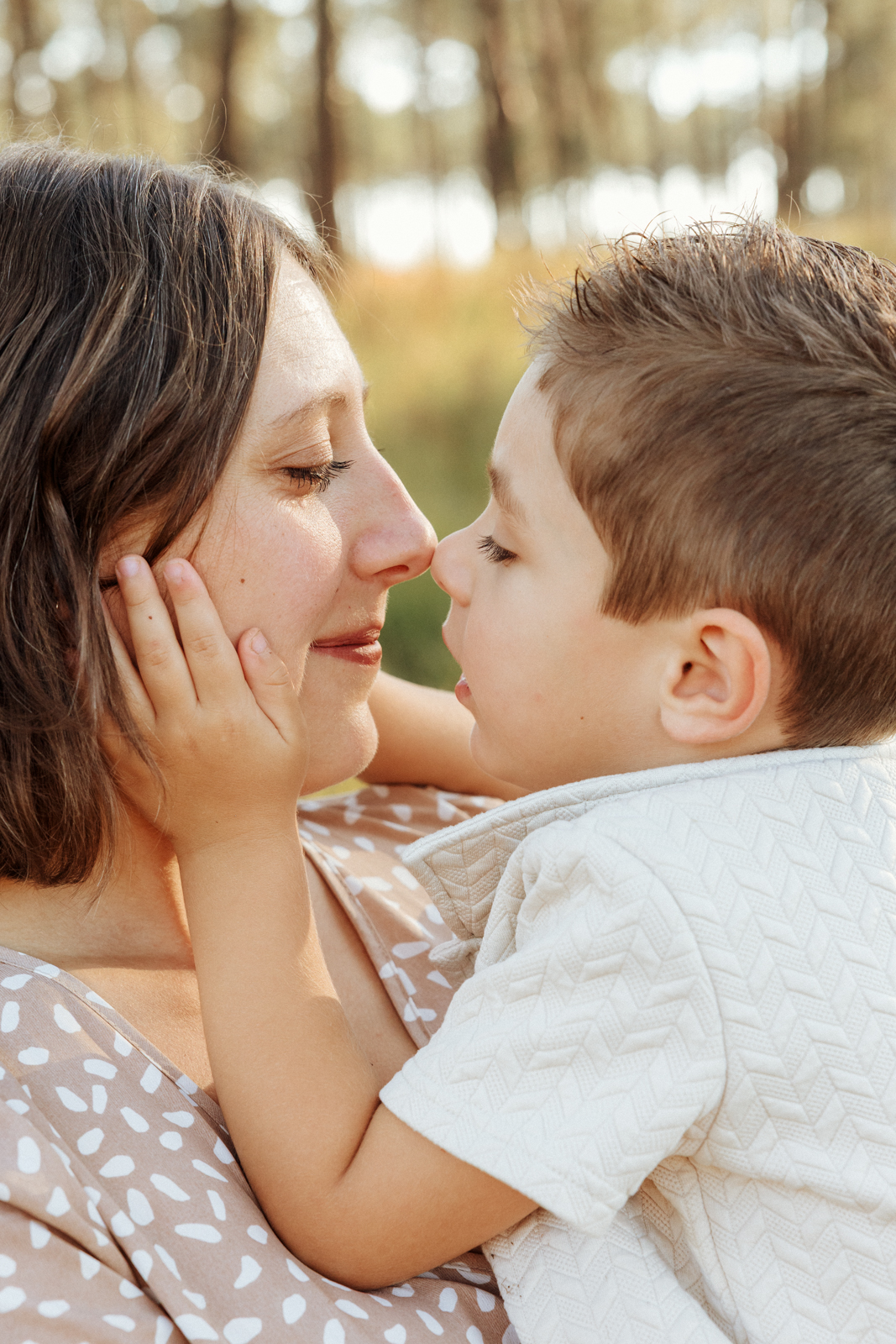 un shooting photo nouveau-né en extérieur dans les landes